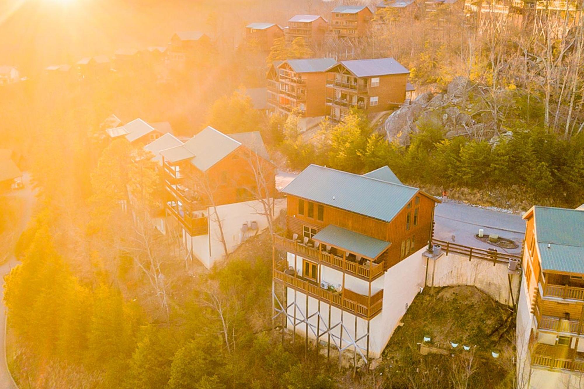 Highland Plunge Villa Pigeon Forge Bagian luar foto
